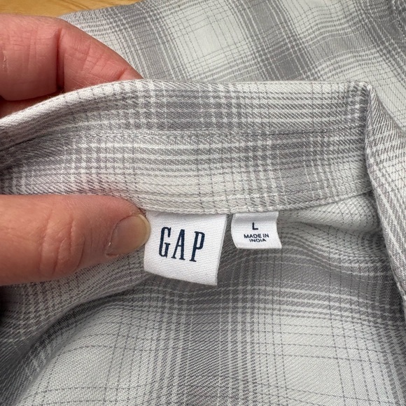 GAP Gray and White Plaid Shirt | Women's Sz L - Picture 6 of 6